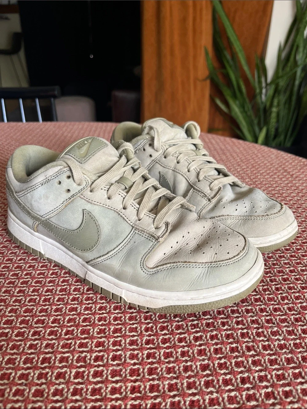 Nike Women’s Low-Top Dunks Sneakers Neutral Olive/Neutral Olive/Sail DV7415-200